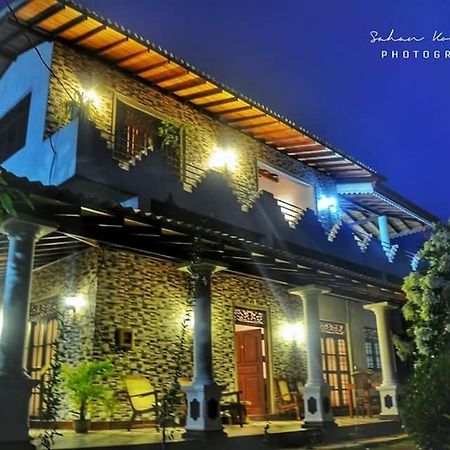 Deutsche Villa ヒッカドゥワ エクステリア 写真