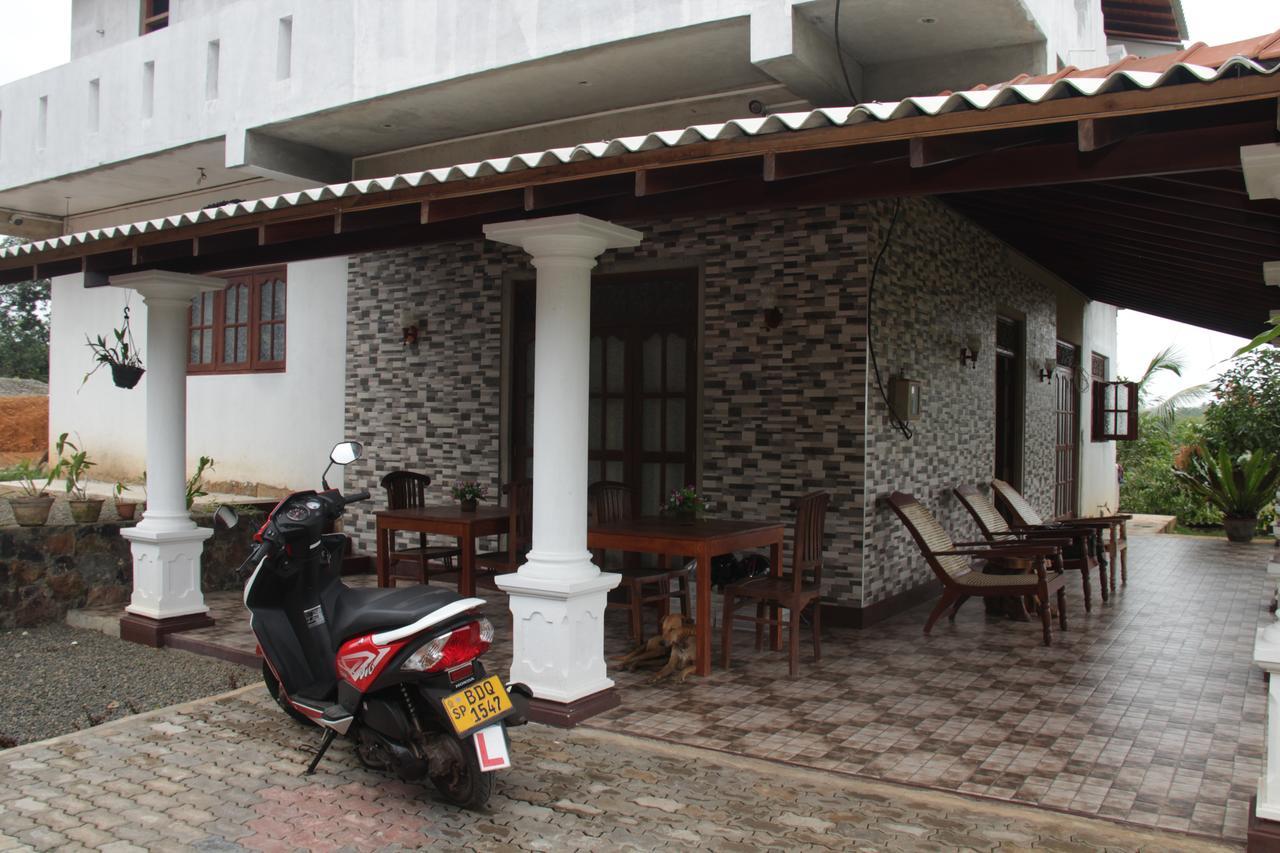 Deutsche Villa ヒッカドゥワ エクステリア 写真